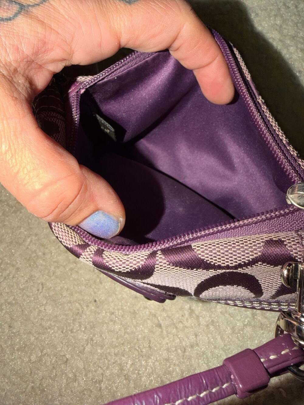 Vintage TurnLock Coach Signature C Purple Canvas Wristlet - Picture 4 of 4